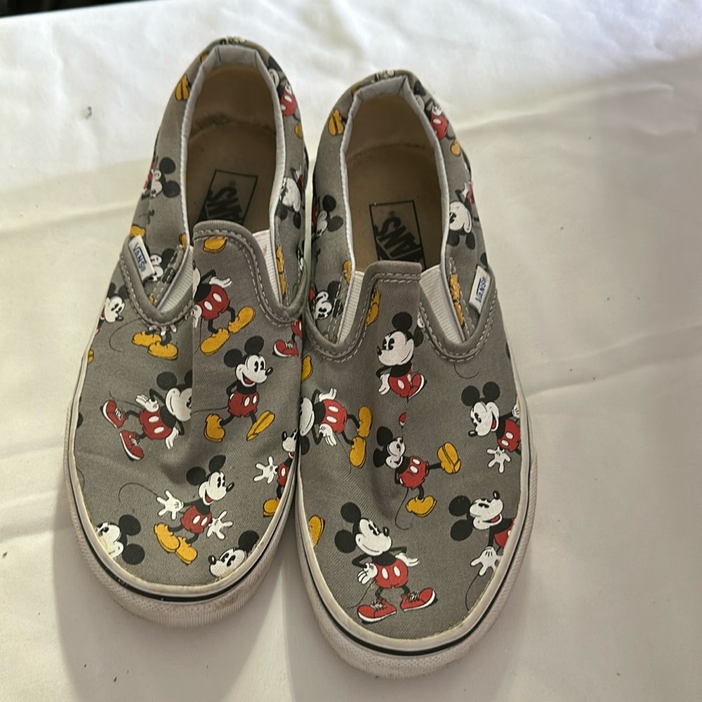 Disney addition, Mickey Mouse vans ￼